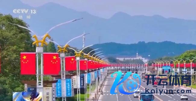 国庆中秋支配各地飘起“中国红”